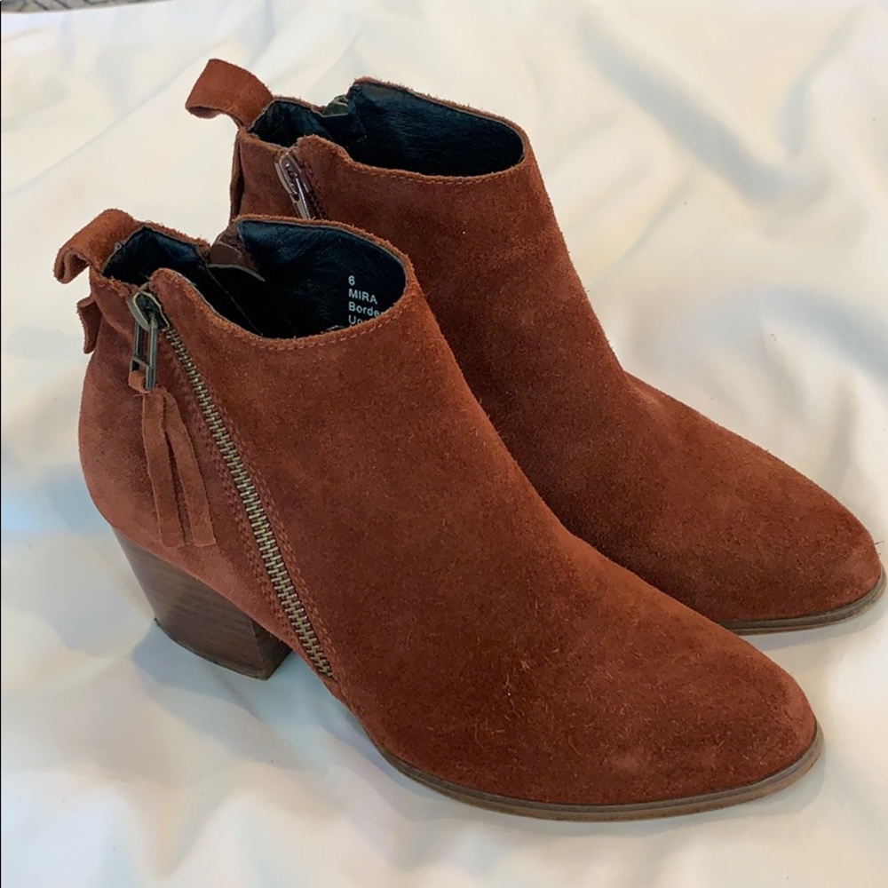 Side zipper booties